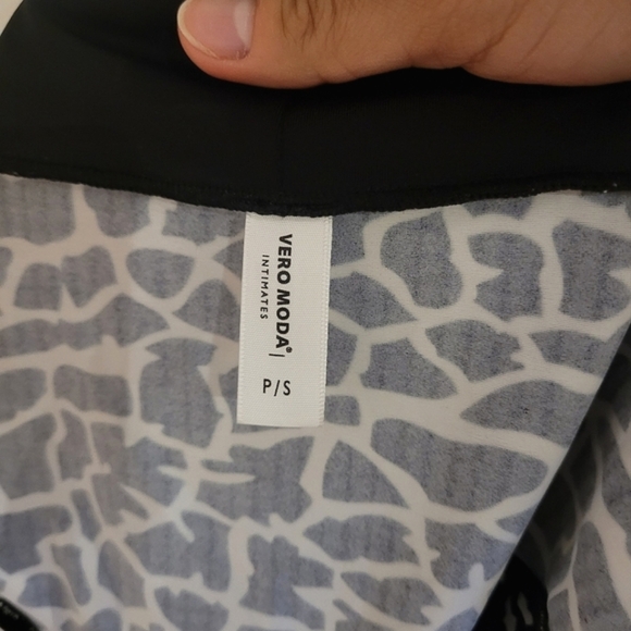 Giraffe Print Bikini Set - Picture 14 of 15